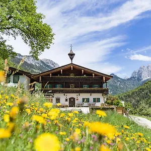 Berg'k'hof Kaisertal - Alpine Hideaway Hytte